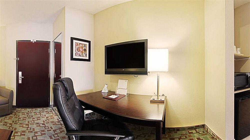 Best Western Plus Eastgate Inn & Suites Wichita Dış mekan fotoğraf